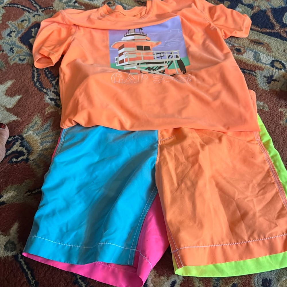 Gap boys XXL Boys colorblocked board shorts and matching swim shirt